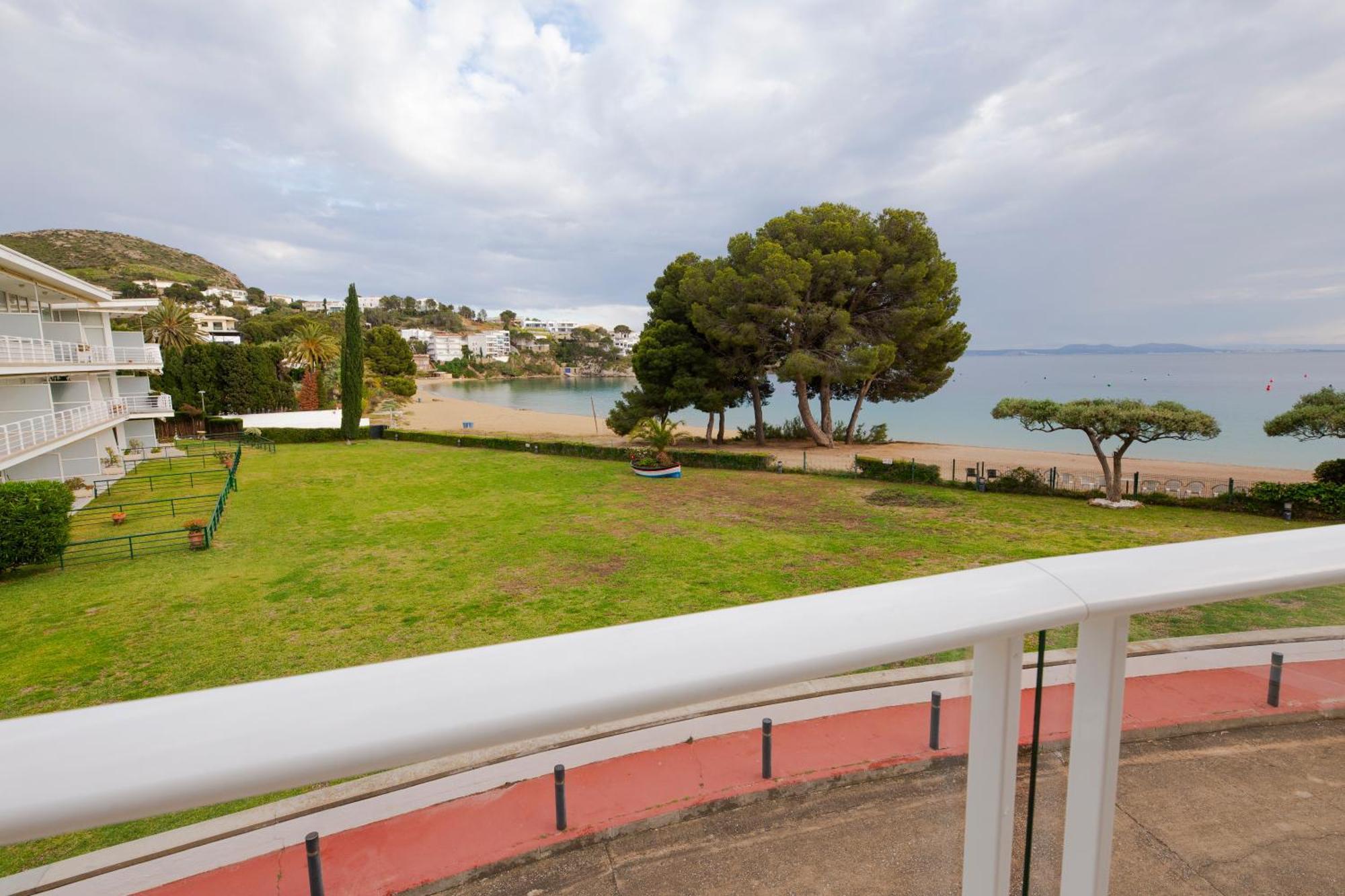 Apartamento Almadraba Roses Bagian luar foto